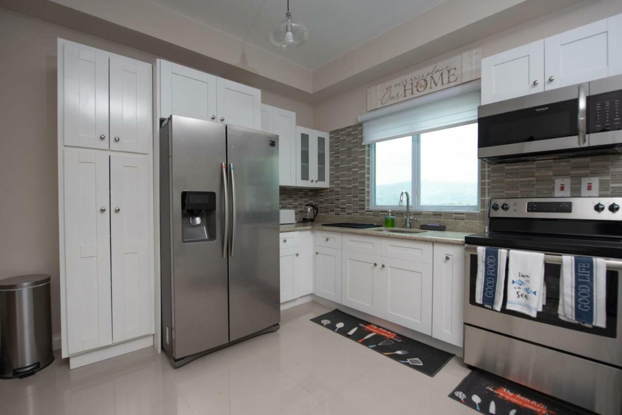 The Crimson Apartment Кингстон Экстерьер фото